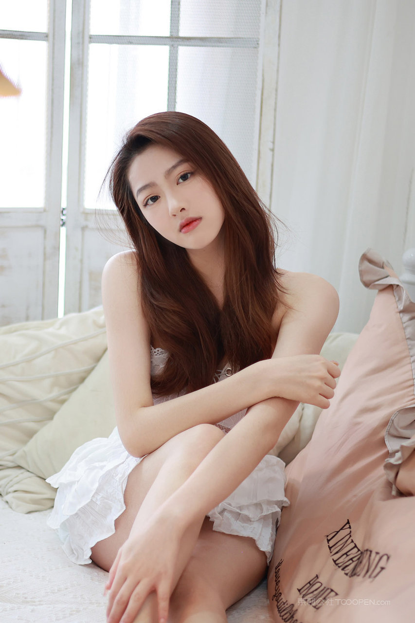 清纯水嫩美女闺房私拍图片