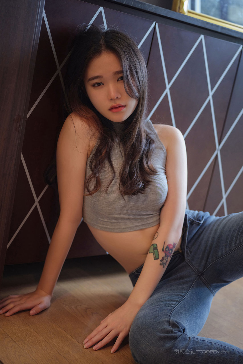 韩国美女黑色蕾丝女装大长腿图片