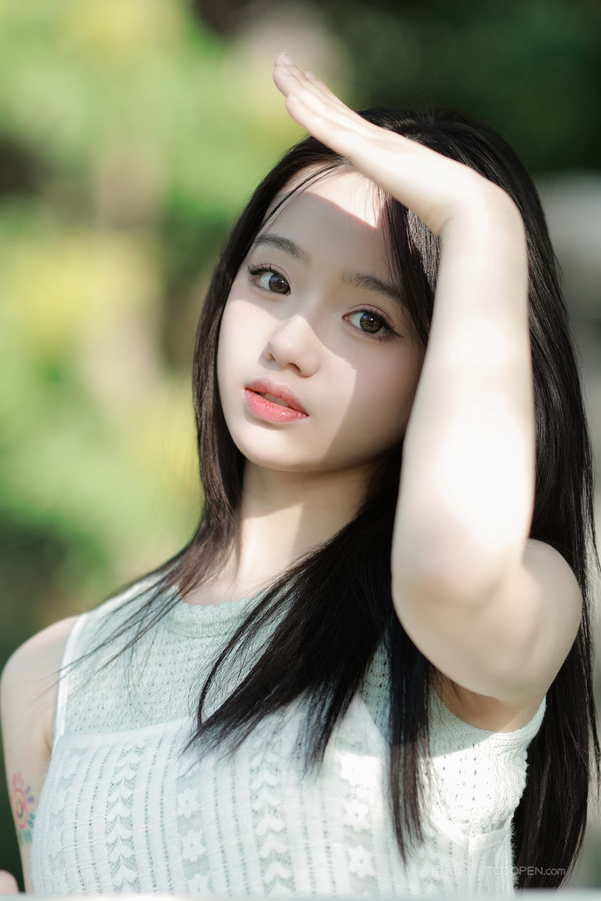 中国清纯甜美女生唯美人像摄影图片