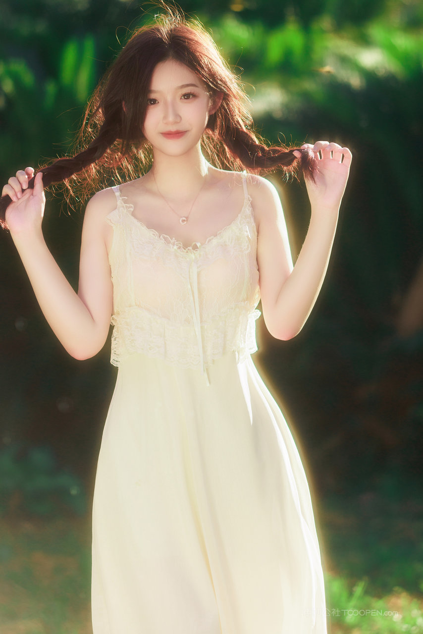 清纯粉嫩可爱女生个人艺术照写真