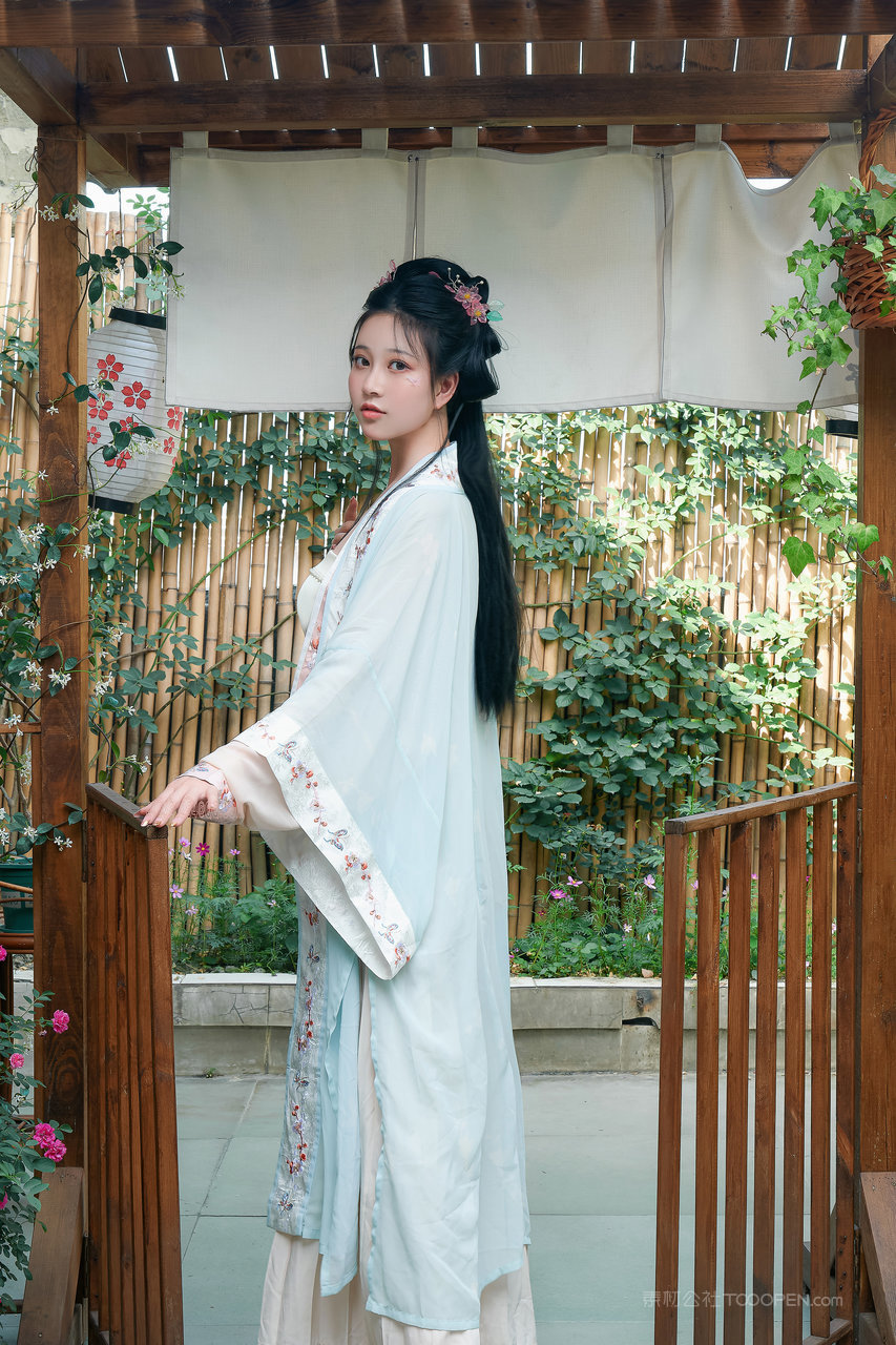 中国清纯古装汉服美女壁纸高清大图