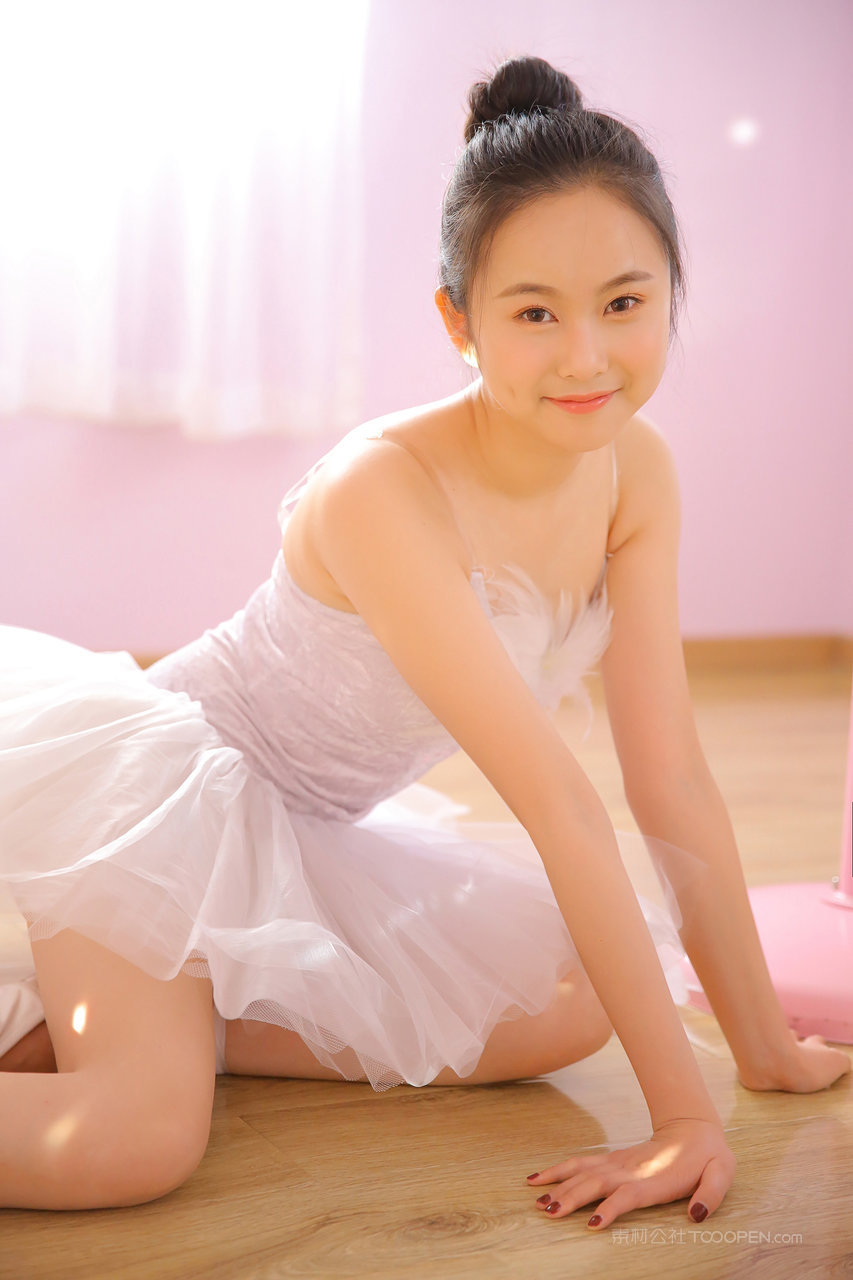 跳芭蕾舞的清纯养眼美女高清壁纸图片大全