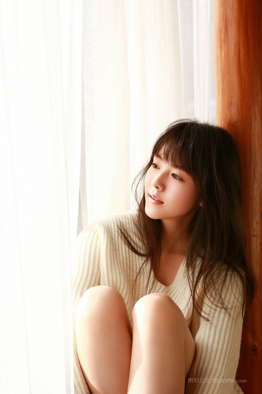 日本清纯女生居家生活照图片