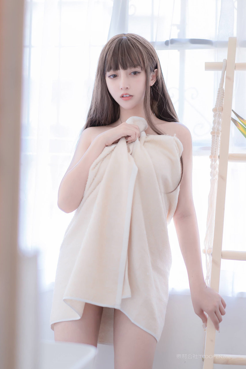 国产一级美女女生人体艺术写真图片下载