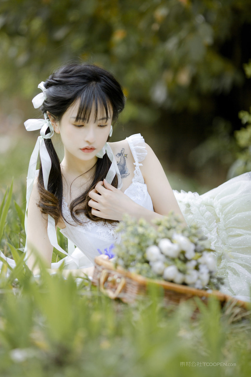 国内超甜少女洛丽塔户外艺术照图片