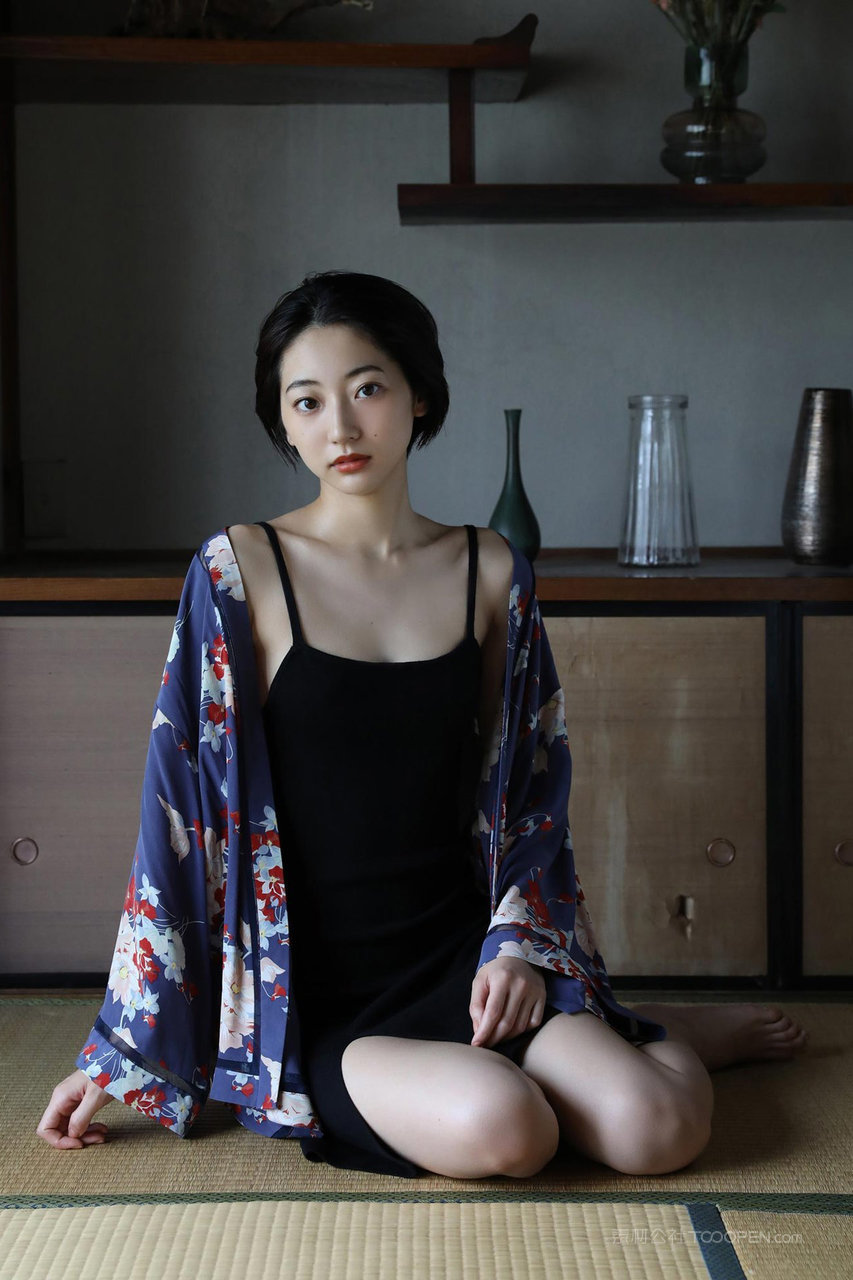 清纯天然素人日本美女女优写真无码图片