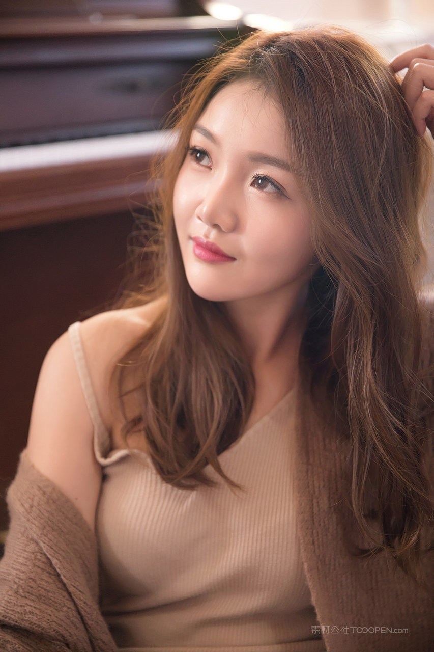 高颜值漂亮网红小姐姐个人艺术写真图片