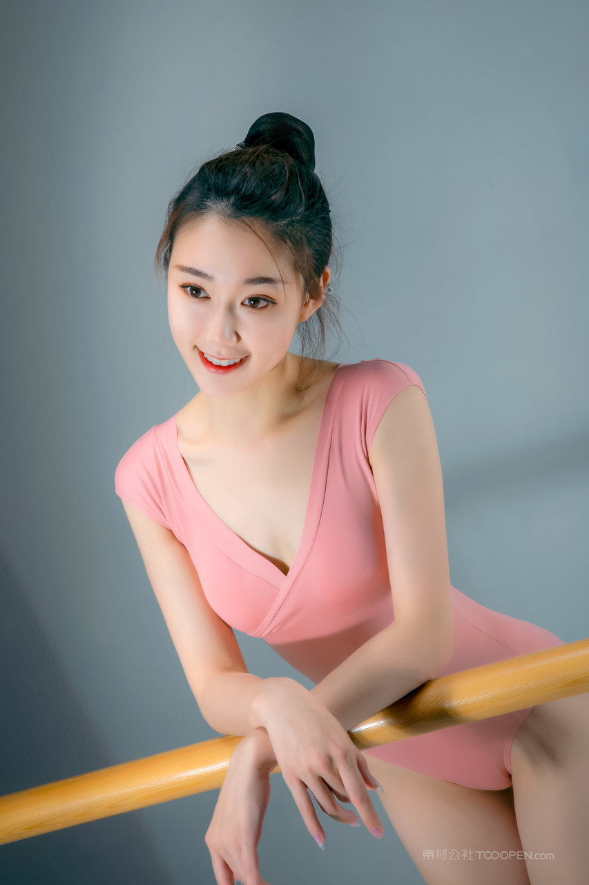 跳芭蕾舞清纯女生图片高清