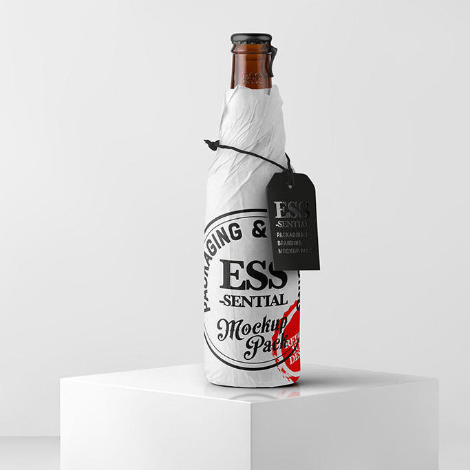 带包装纸的啤酒瓶包装样机