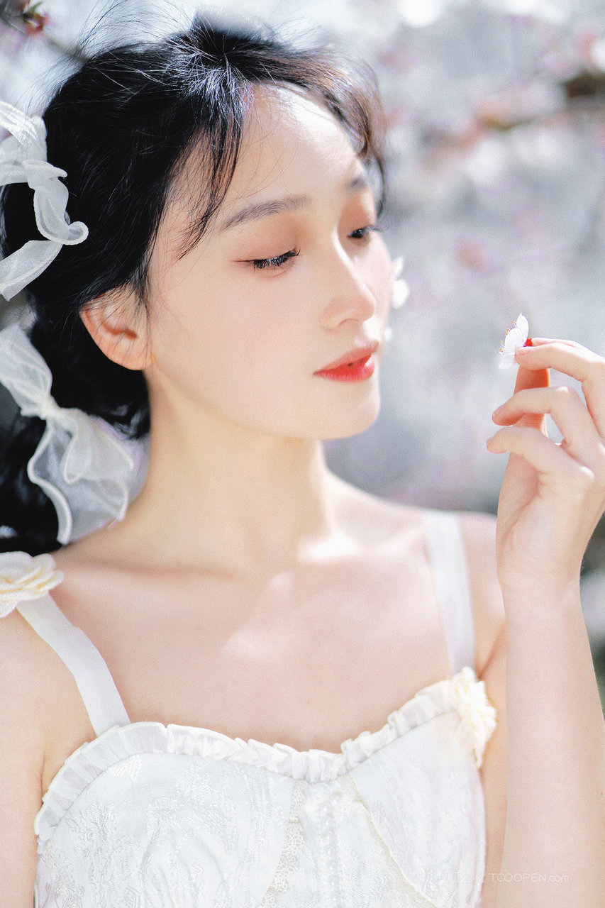 90后美女清新甜美女生户外约拍写真套图