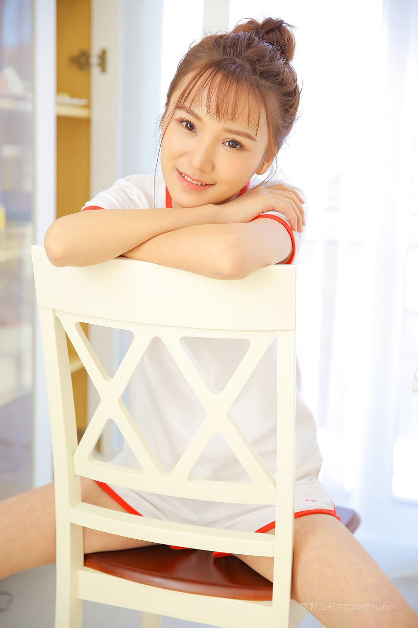 清纯活泼的元气少女高清美女壁纸图片