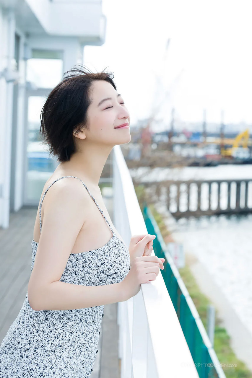 胸大的美女高清美照