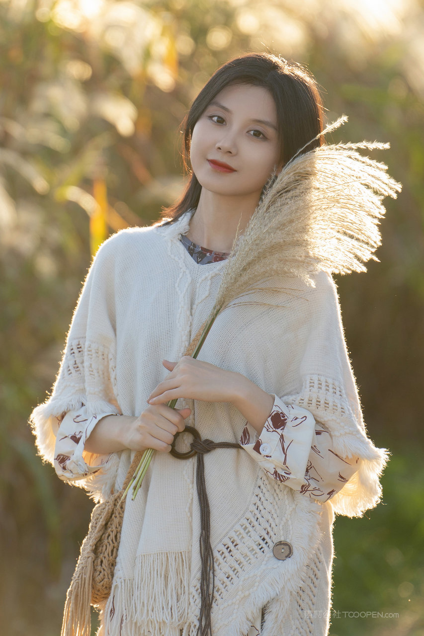 光鲜亮丽的美女白领户外摄影写真大图