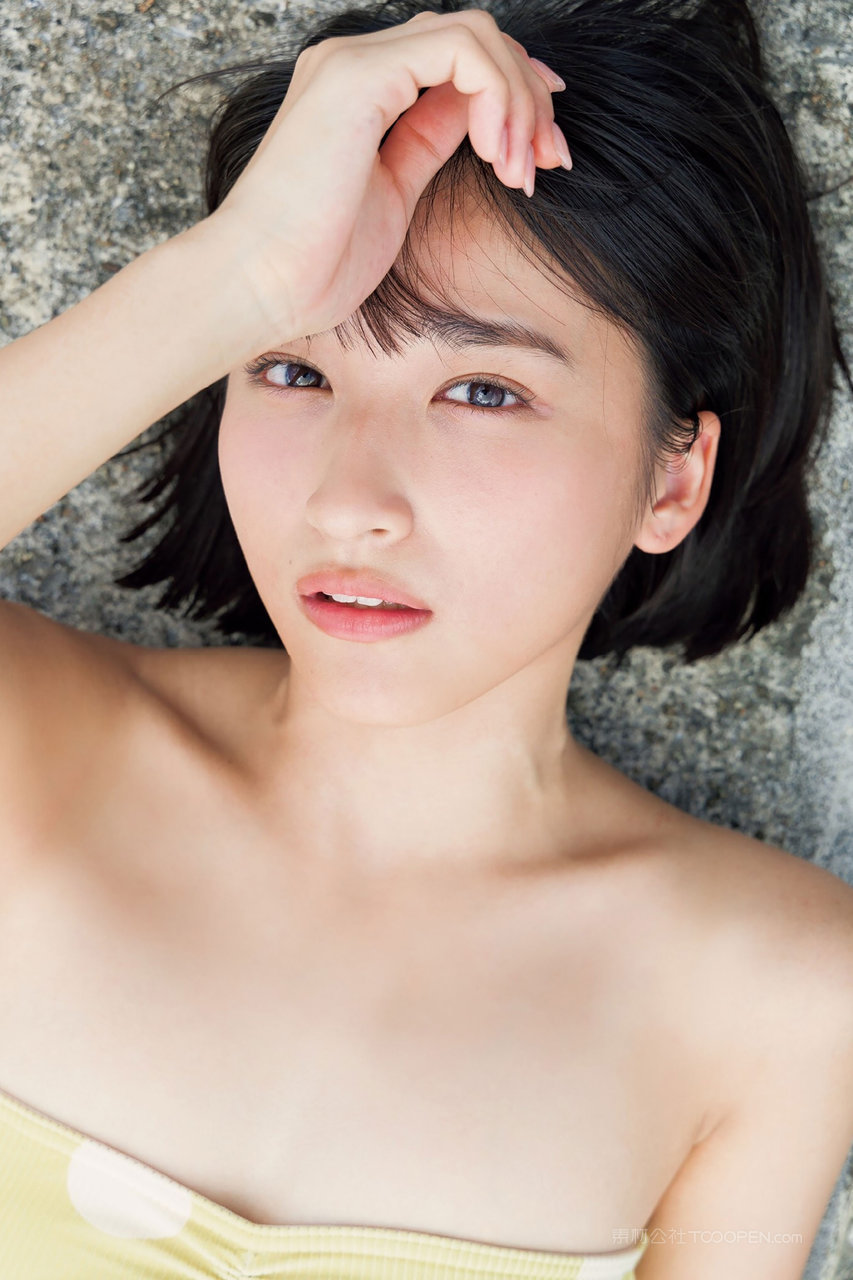 日本泳装美女壁纸