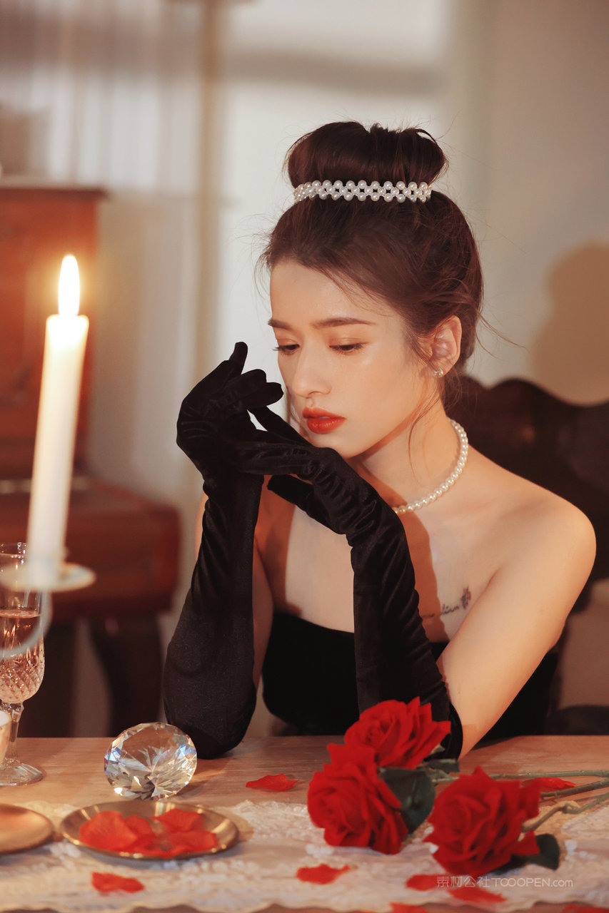 优雅气质美女艺术照