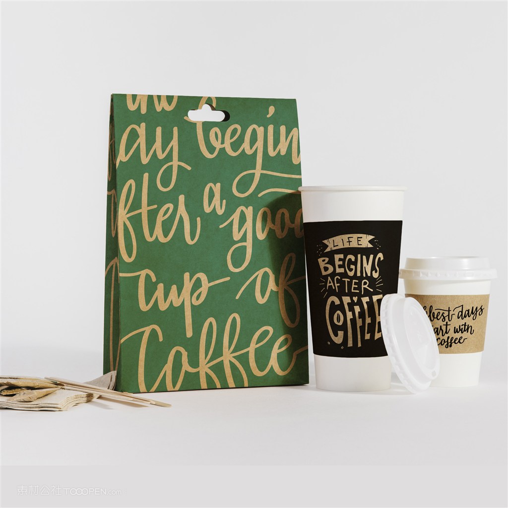 两个一次性咖啡杯和咖啡豆包装袋贴图样机