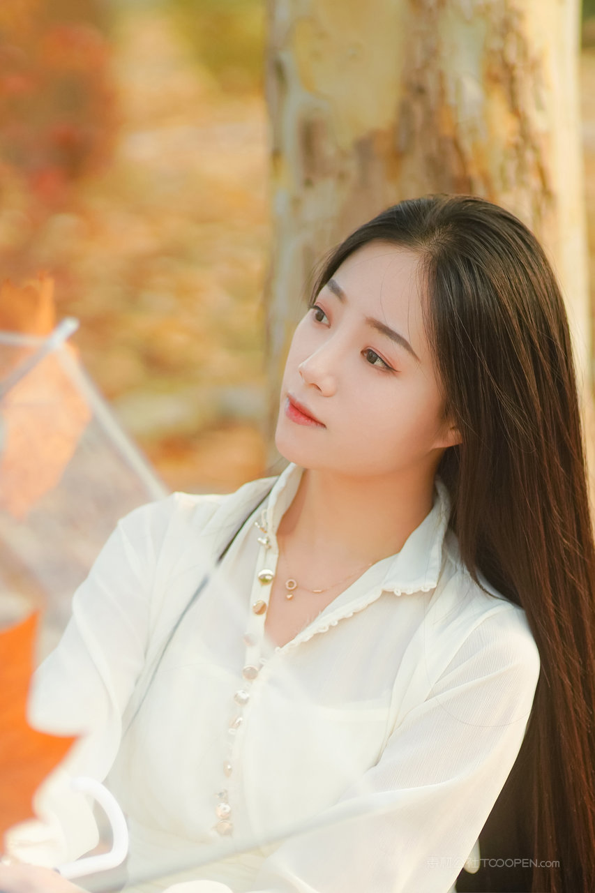 mm131清纯长发美女户外唯美写真图片