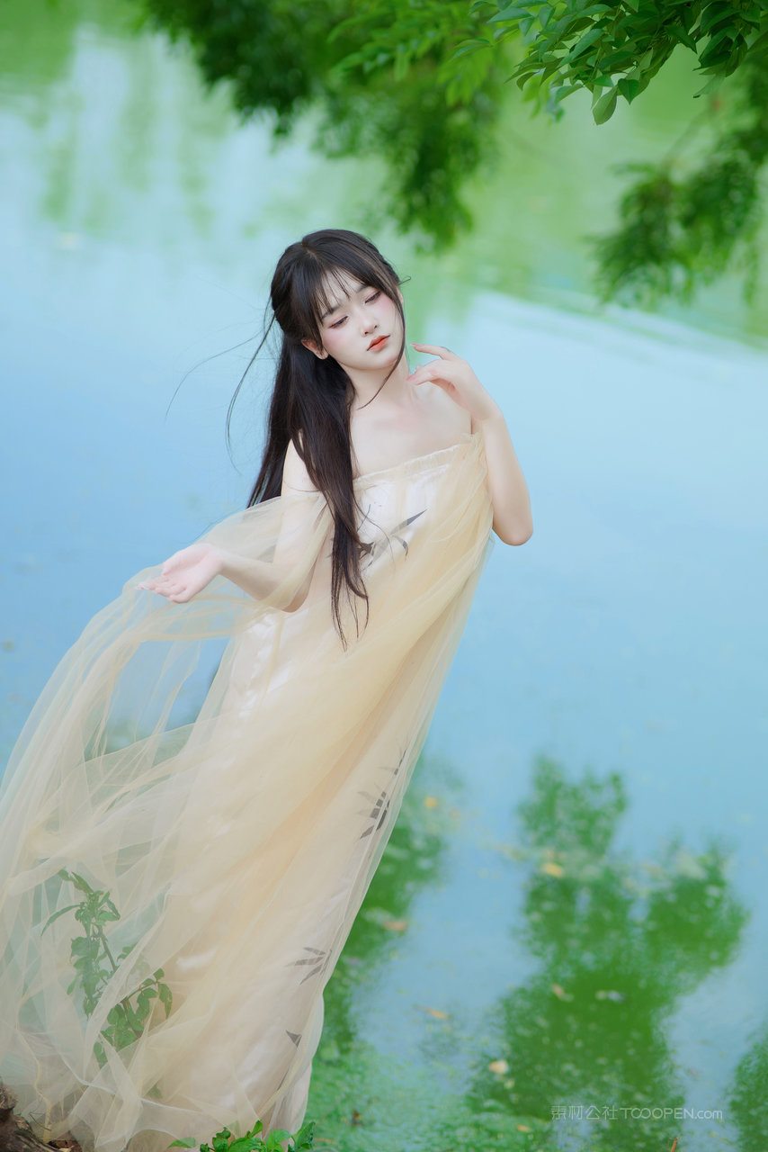 中国粉嫩甜美女孩薄纱裙摆迎风招展116美女写真