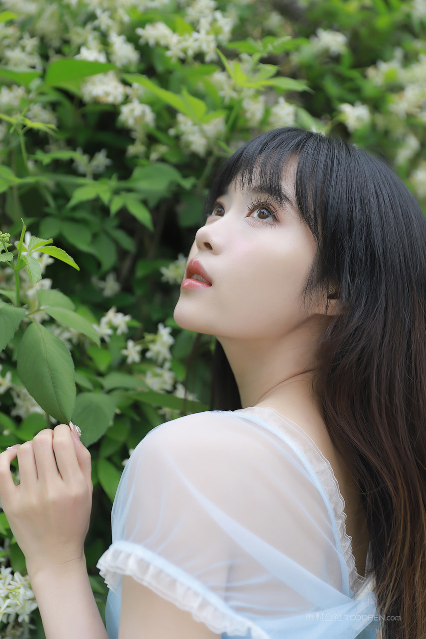 国产精品清纯大学生美女近距离特写