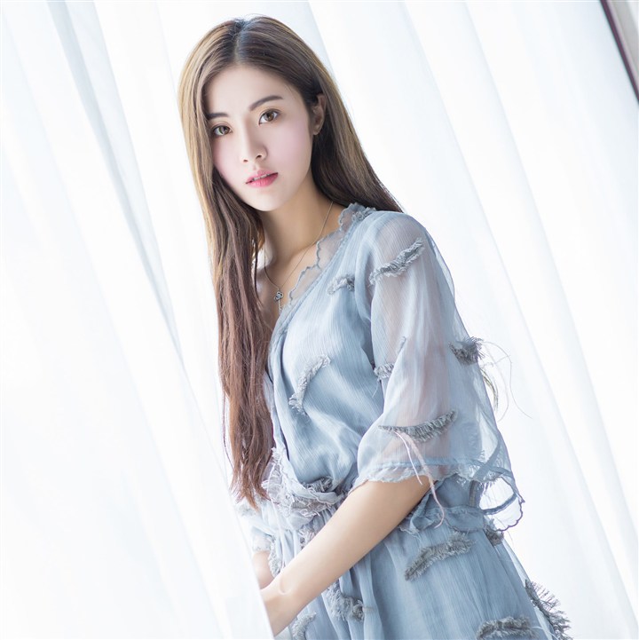 长发清纯美女高清图片