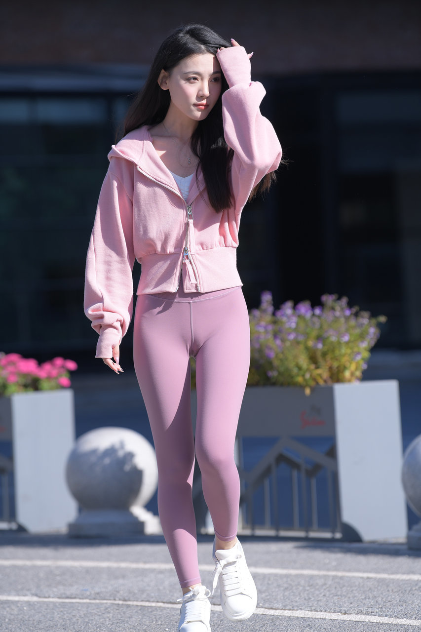 国产精品久久偷拍清纯美女大学生紧身裤图