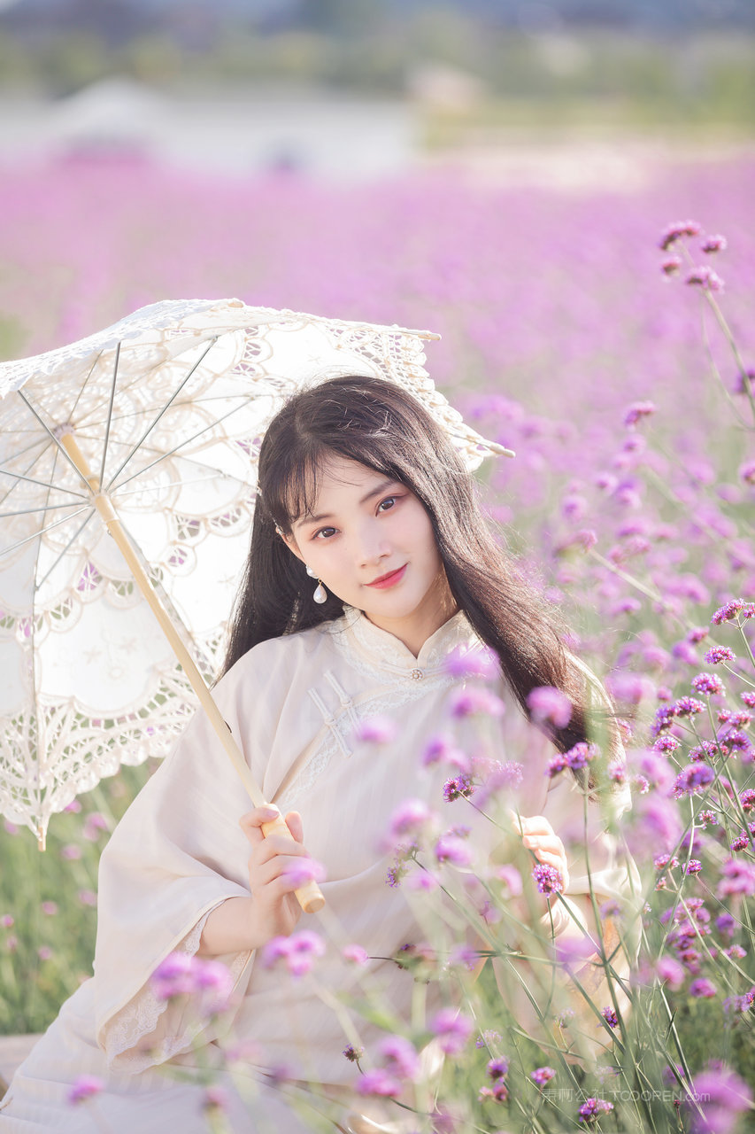 清纯漂亮美女网红户外古装艺术照写真图片