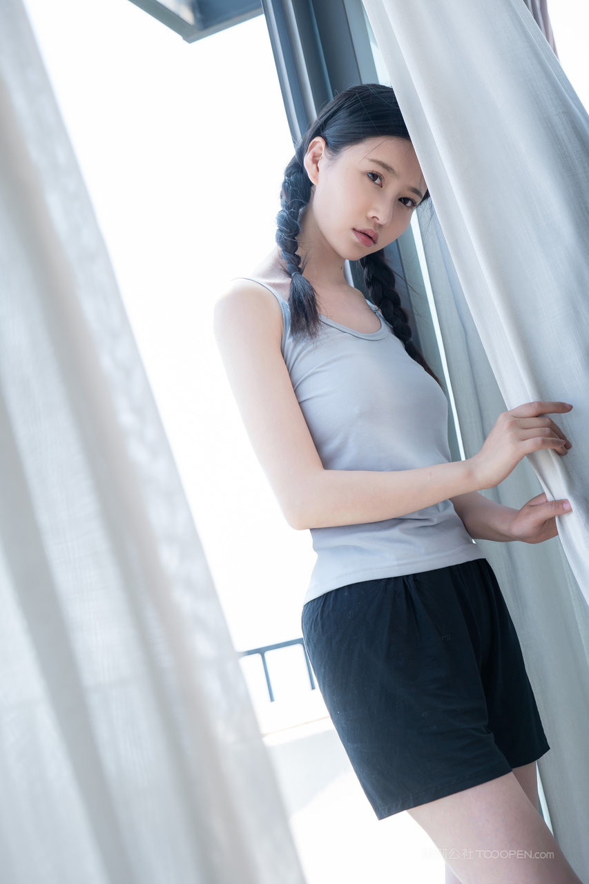 清纯邻家女孩居家自拍写真图片