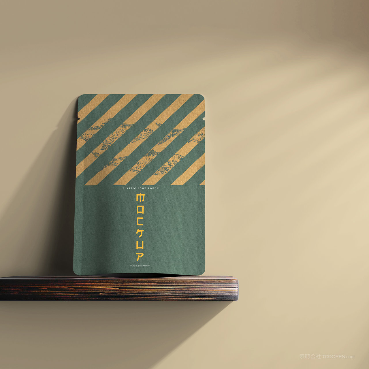 带光影效果的木板上的食品包装袋贴图样机