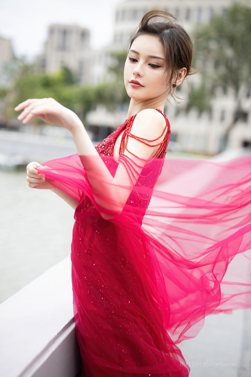 高清红衣飘飘的极品美女小夕摄影写真图片