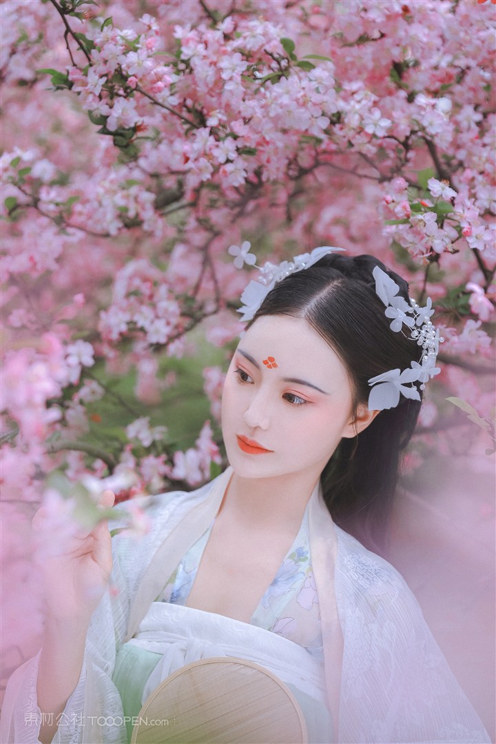 桃花妆古装美女图片