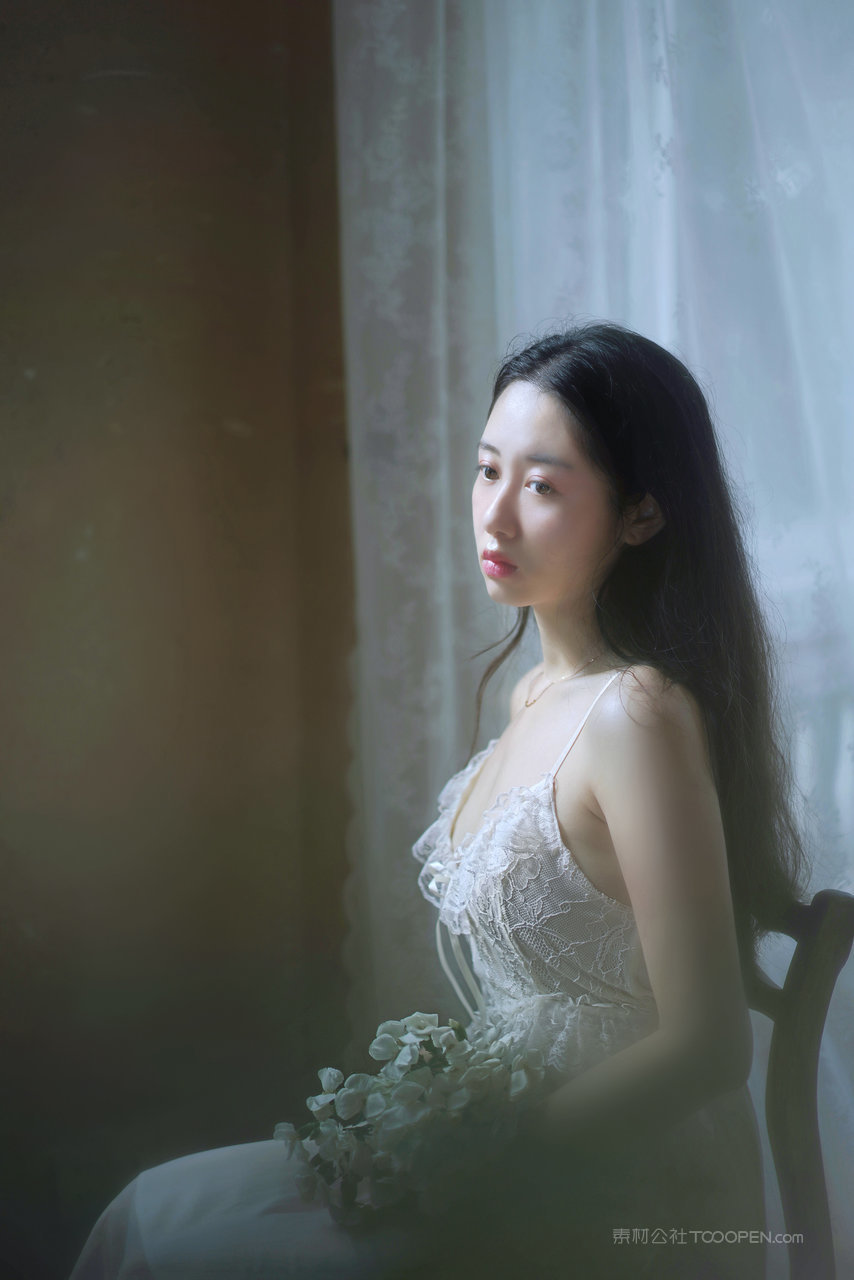 清纯吊带可爱女生壁纸图片