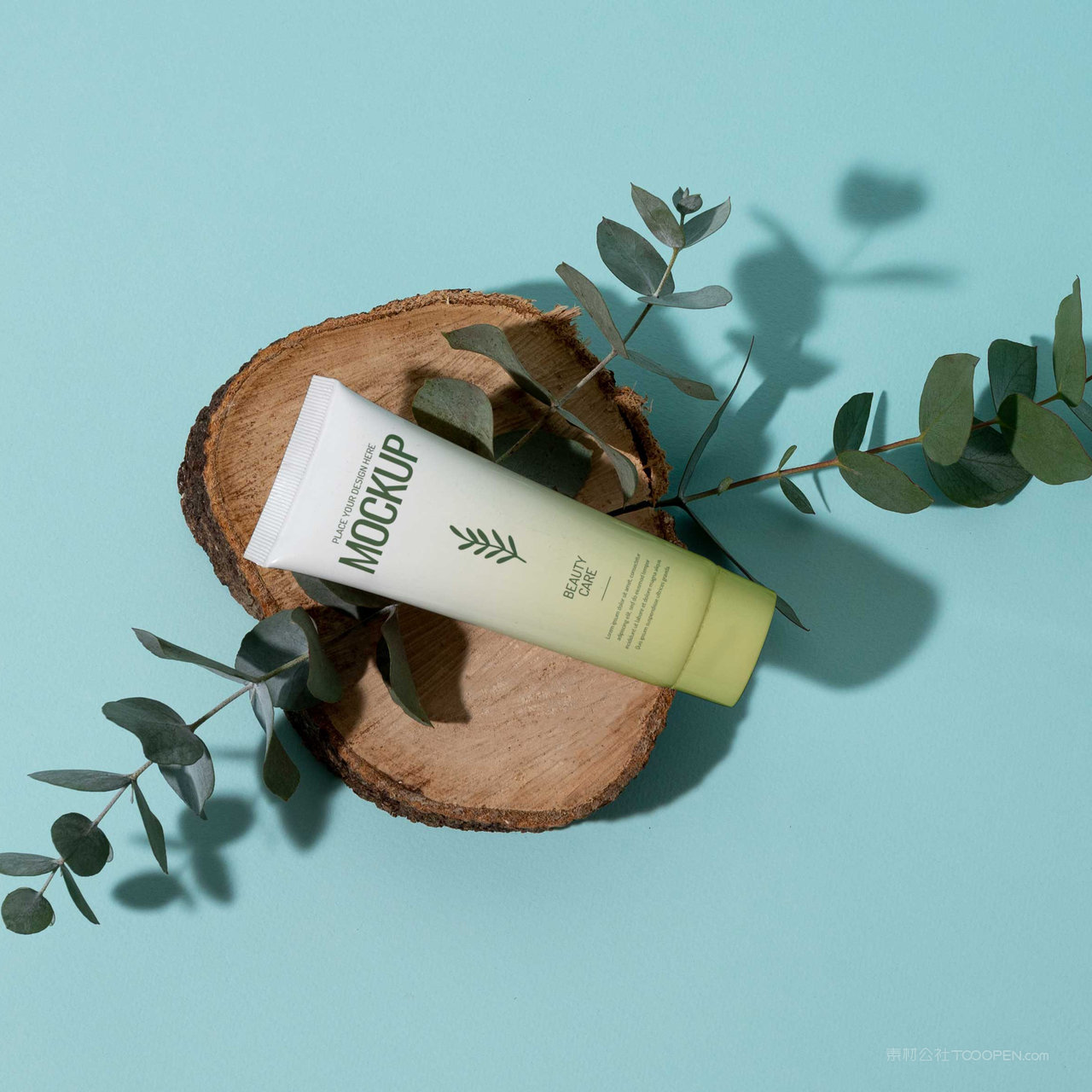 木头上的化妆品护肤品包装贴图样机