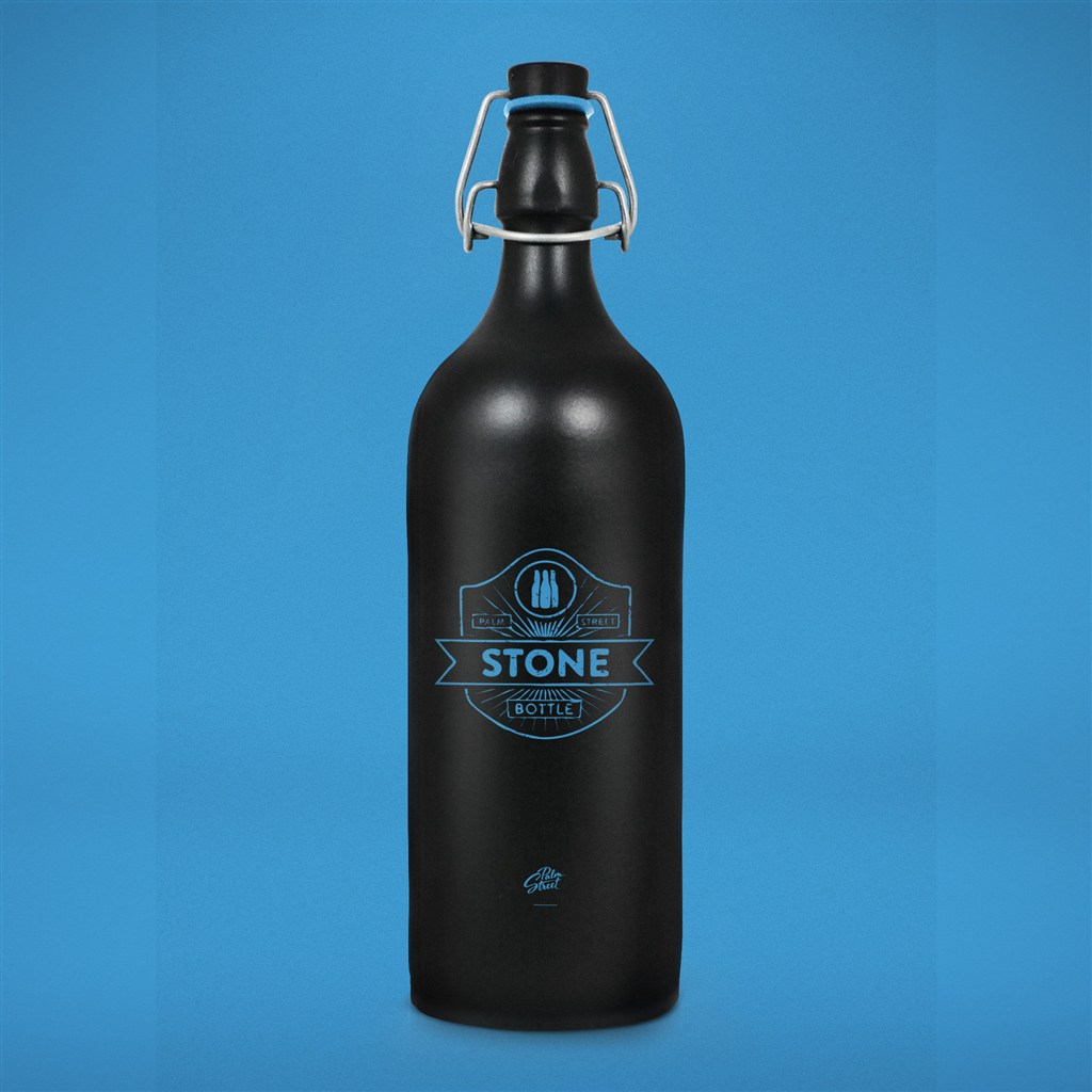 质感黑色酒瓶样机素材