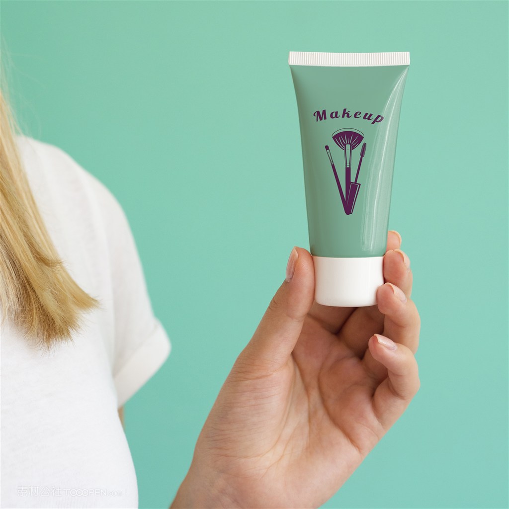 手拿护手霜贴图样机
