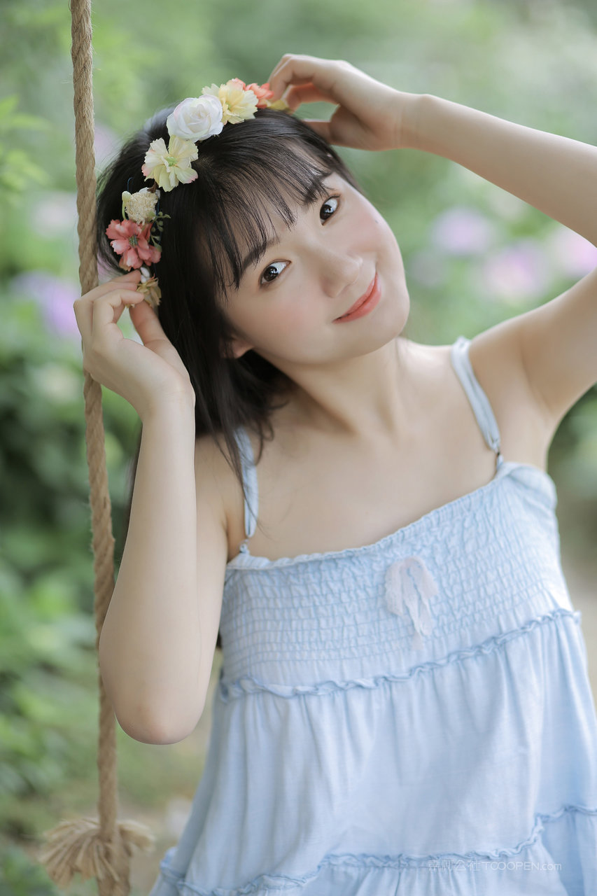 穿吊带裙的可爱少女mm131美女壁纸图片