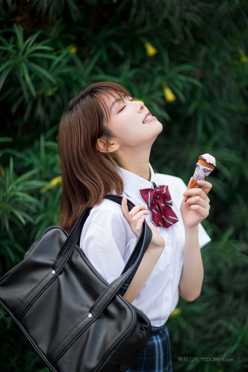 清纯短发美女学生珺珺写真图片