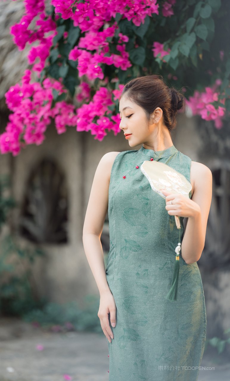 清新治愈系旗袍美女写真图片