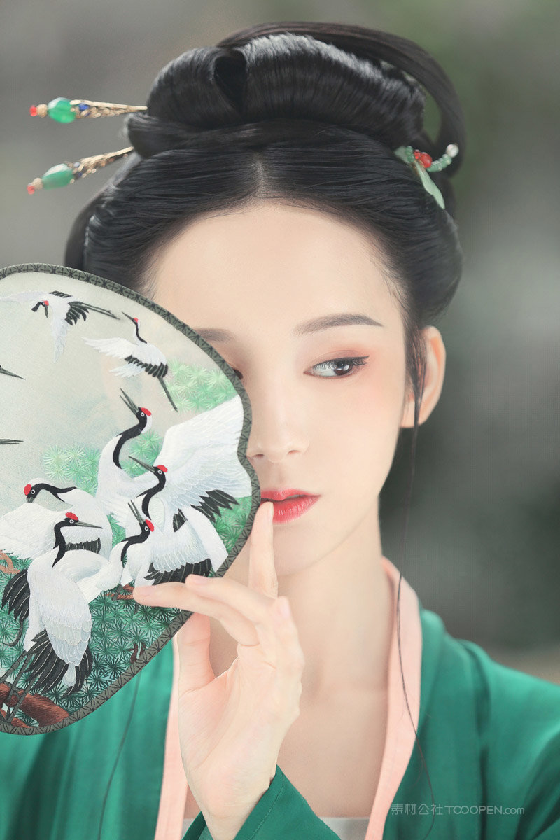 白鹤国风扇古装美女摄影