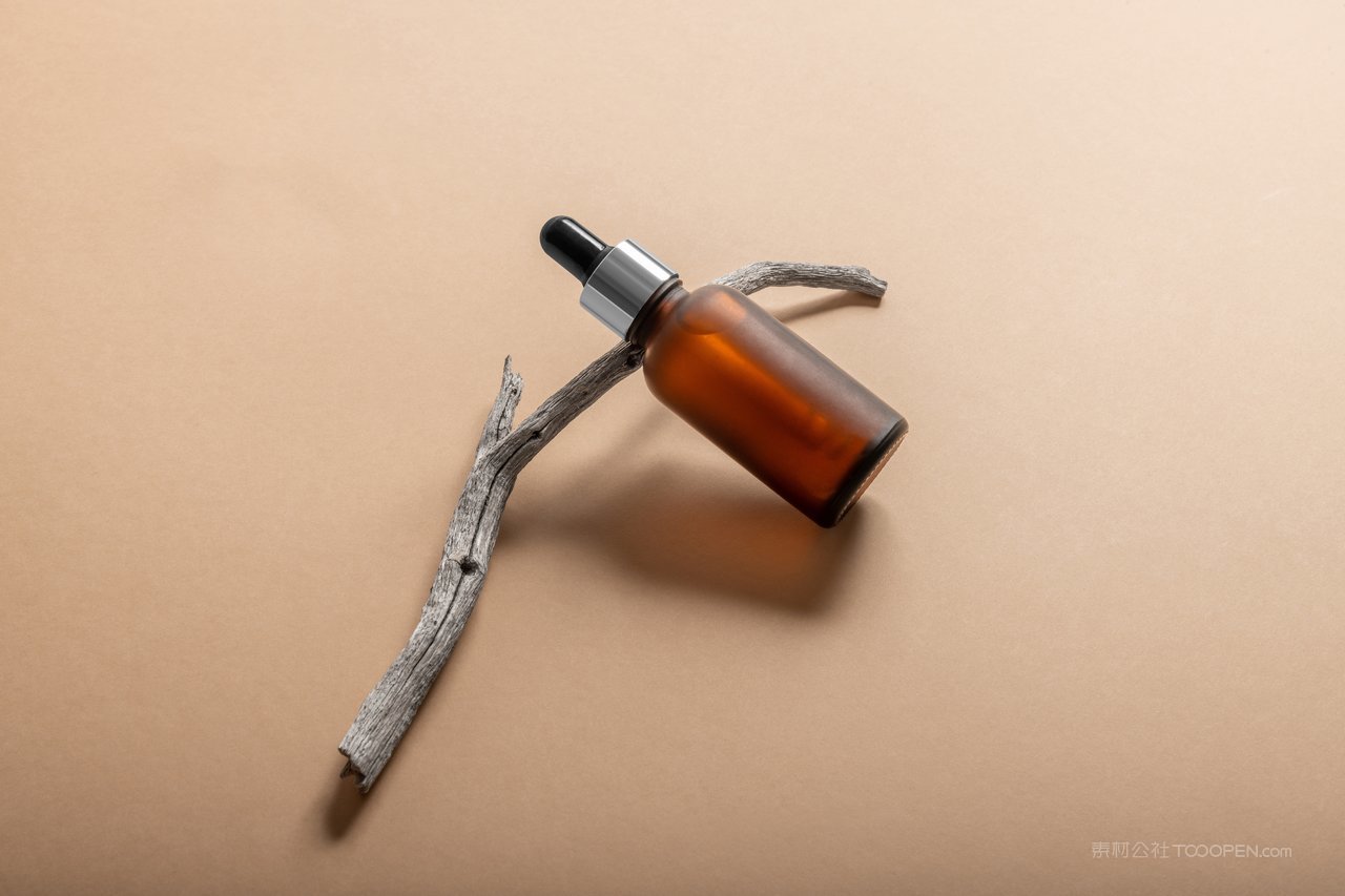 化妆品瓶子样机展示图