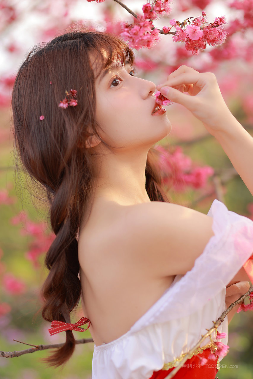 樱花树下清纯美女艺术写真集下载
