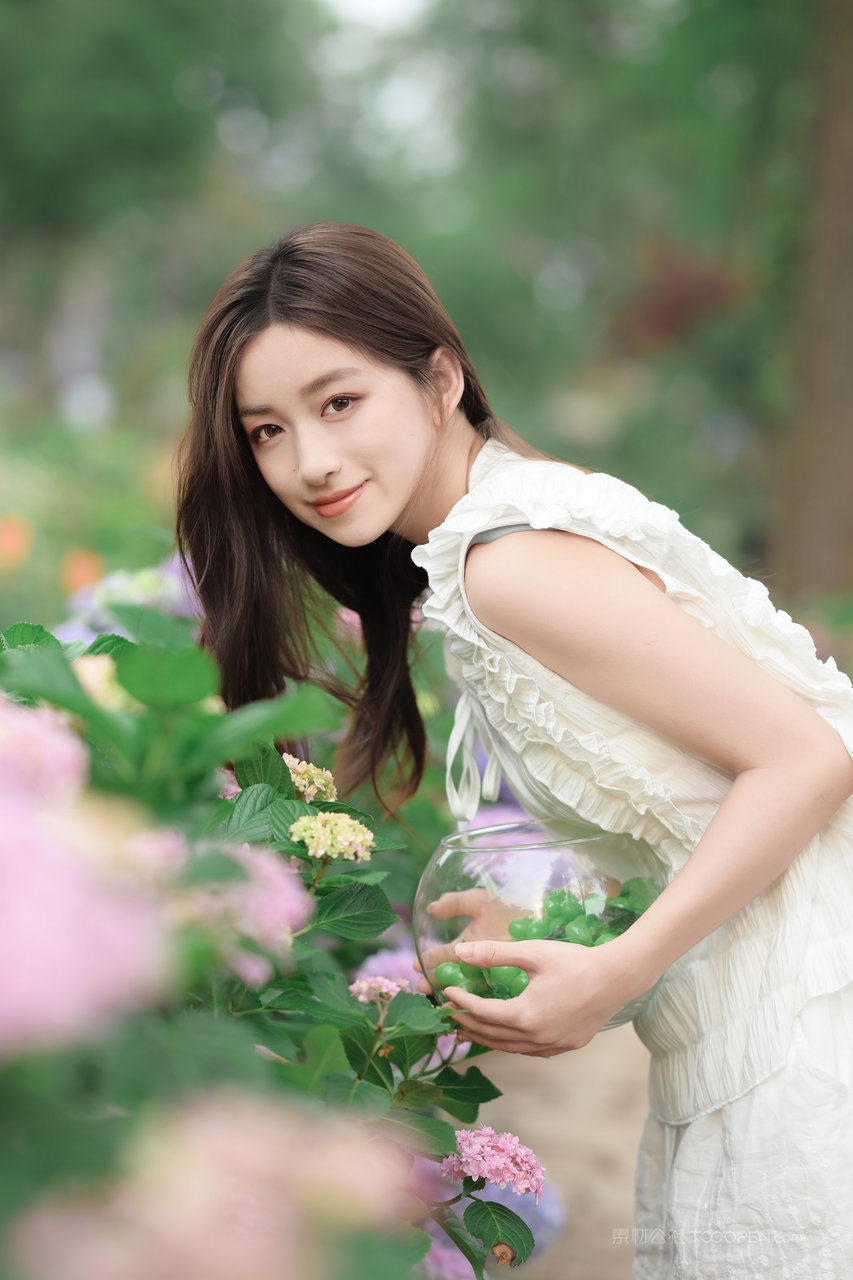 国产精品gogo粉嫩美女大学生个人艺术照写真