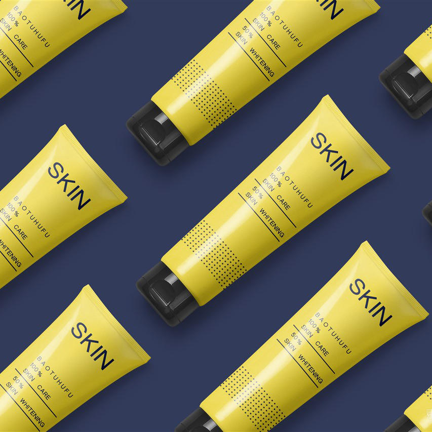 深蓝色背景上的系列护肤防晒包装样机