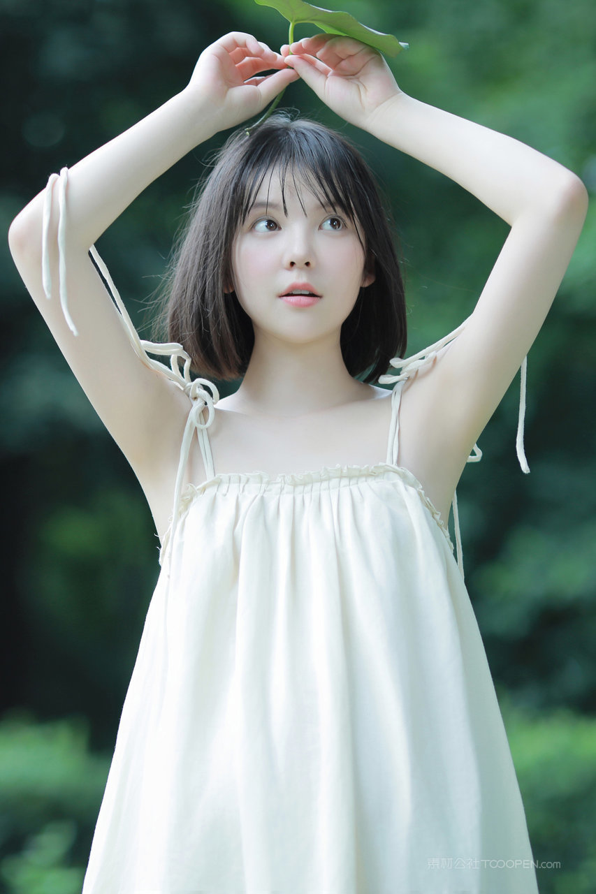 干净白皙的短发可爱女孩高清头像图片