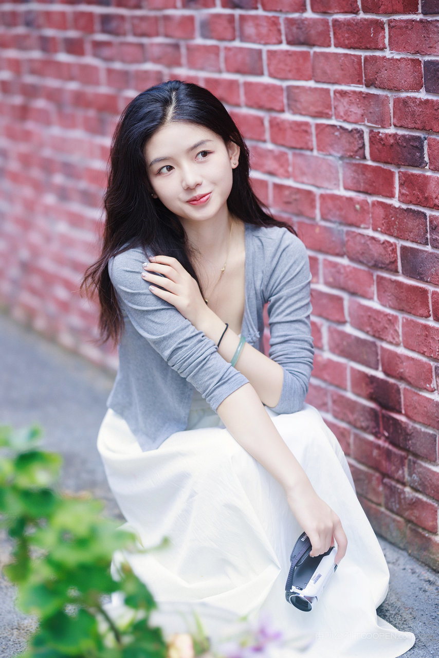 4K养眼清纯街拍女孩壁纸图片在线下载