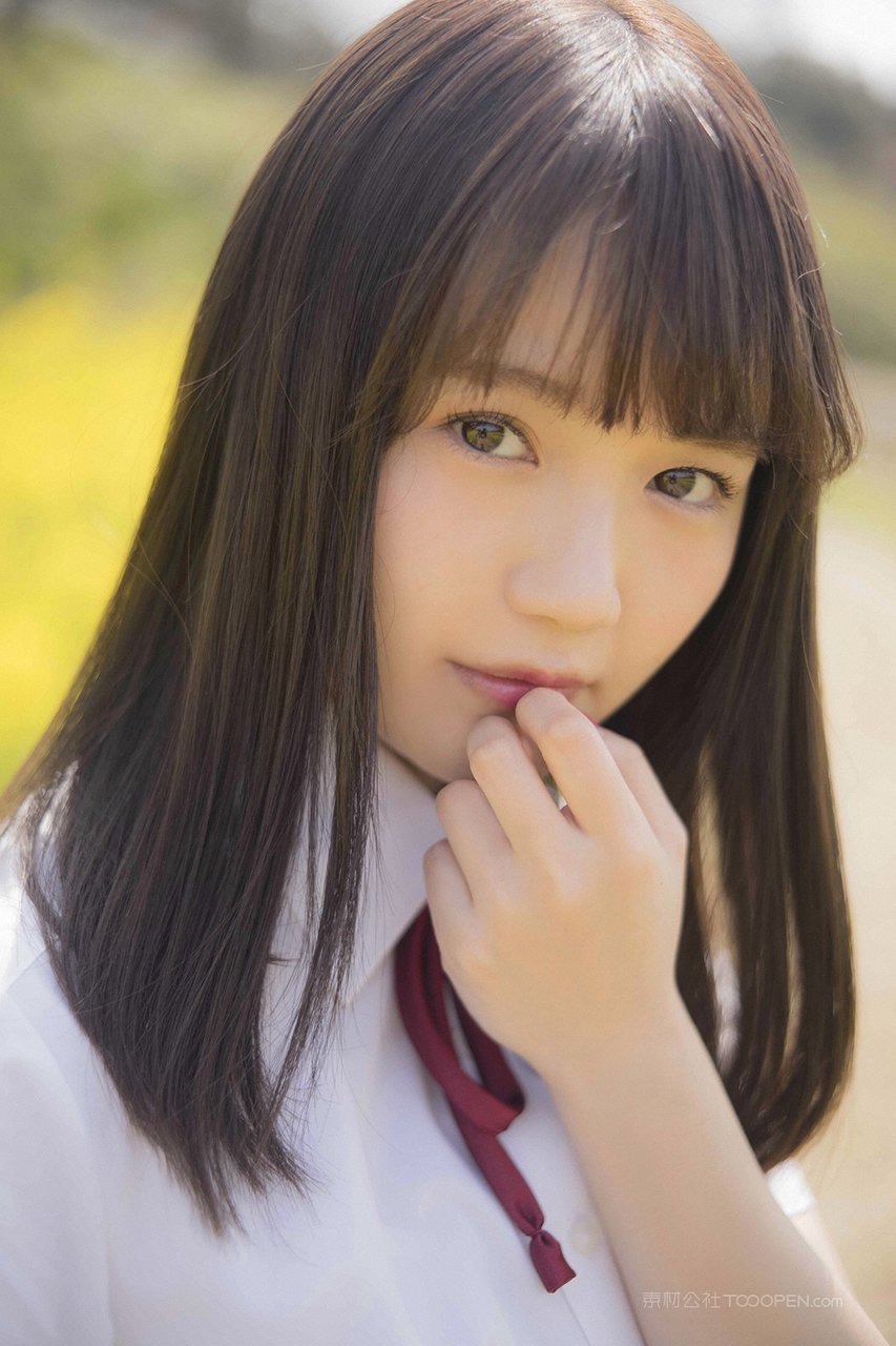 日本清纯女大学生特写图片