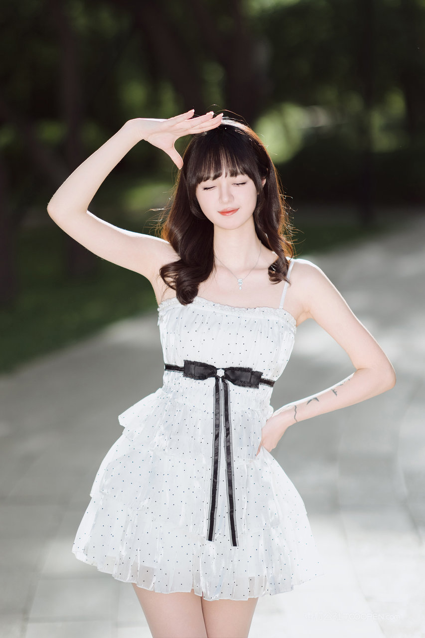 街拍甜美女孩写真图片