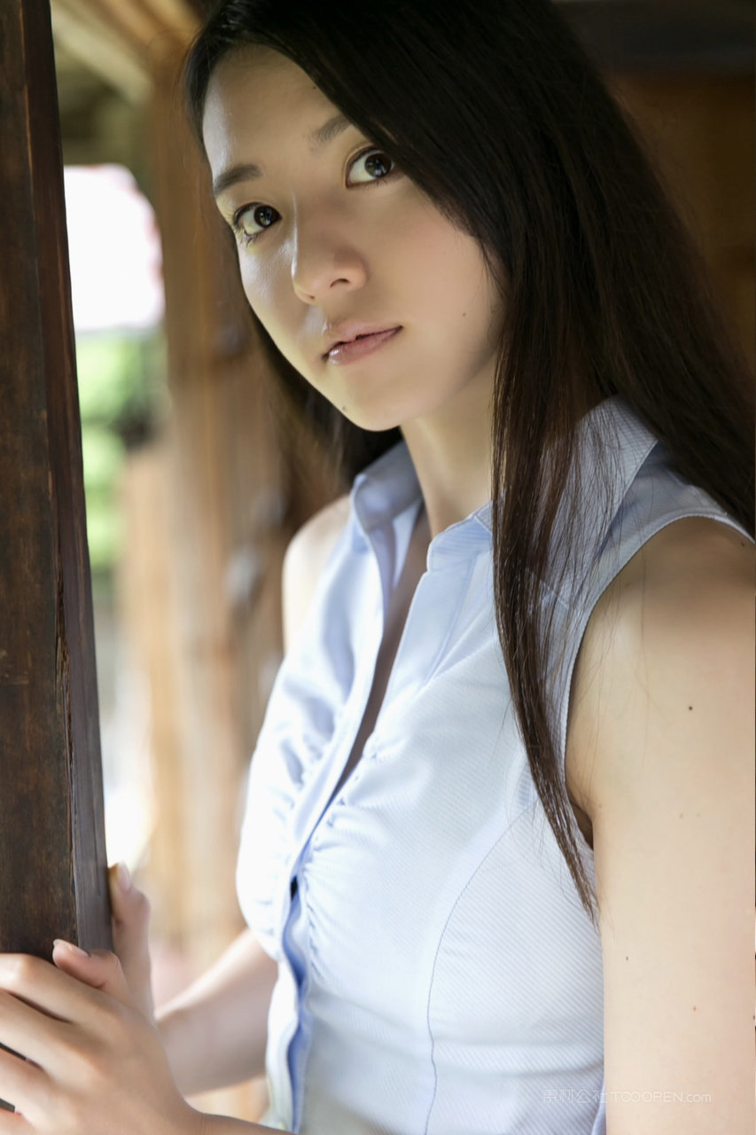 亚洲午夜剧情极品美女老师近距离特写