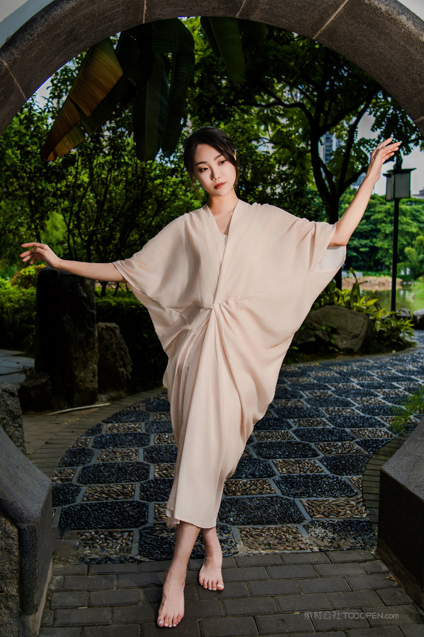 国产气质美女摄影图片