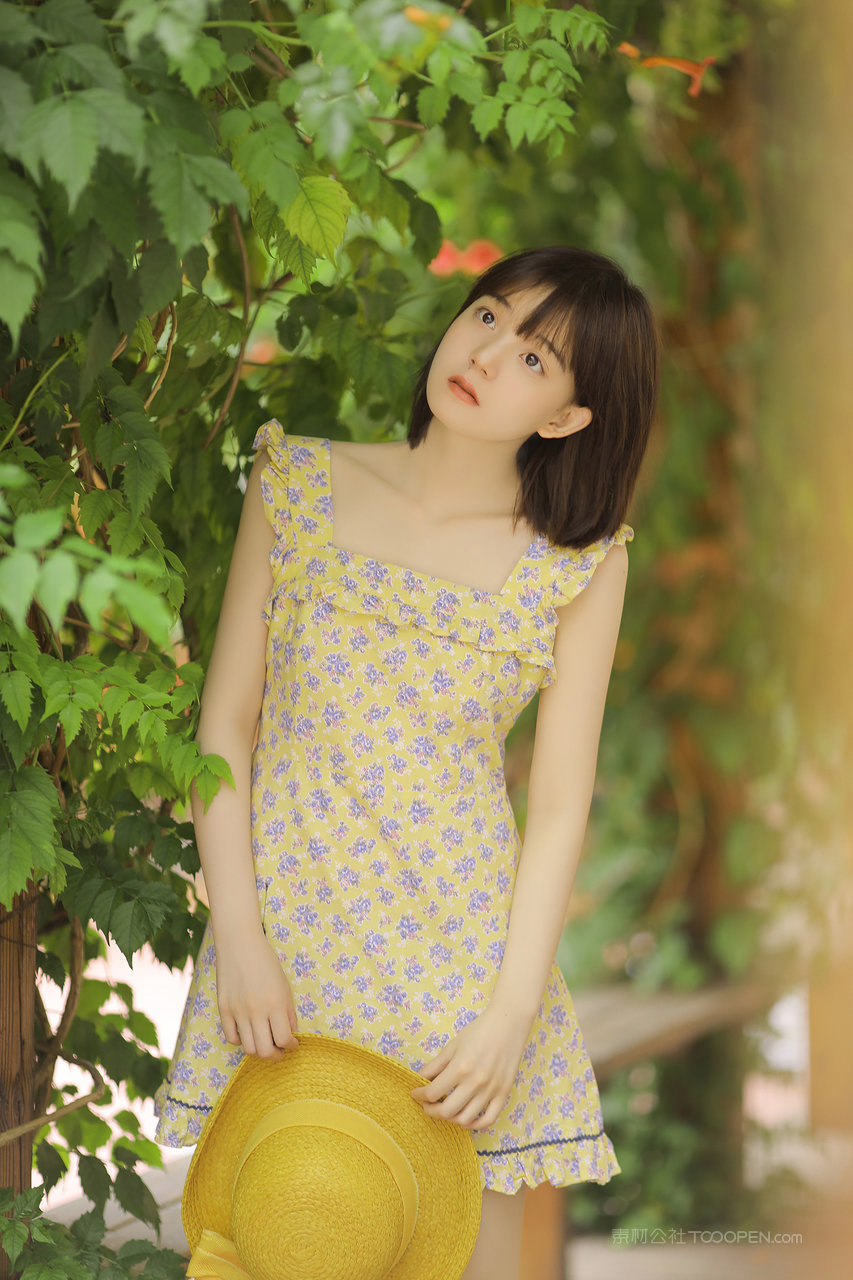 可爱短发女生唯美艺术照图片大全