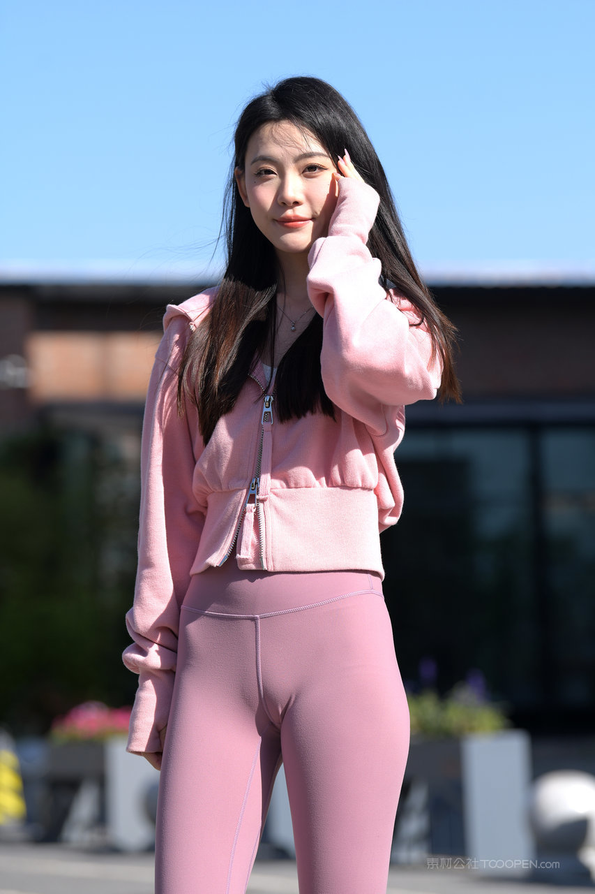 探花精品街拍美女大学生紧身裤图片
